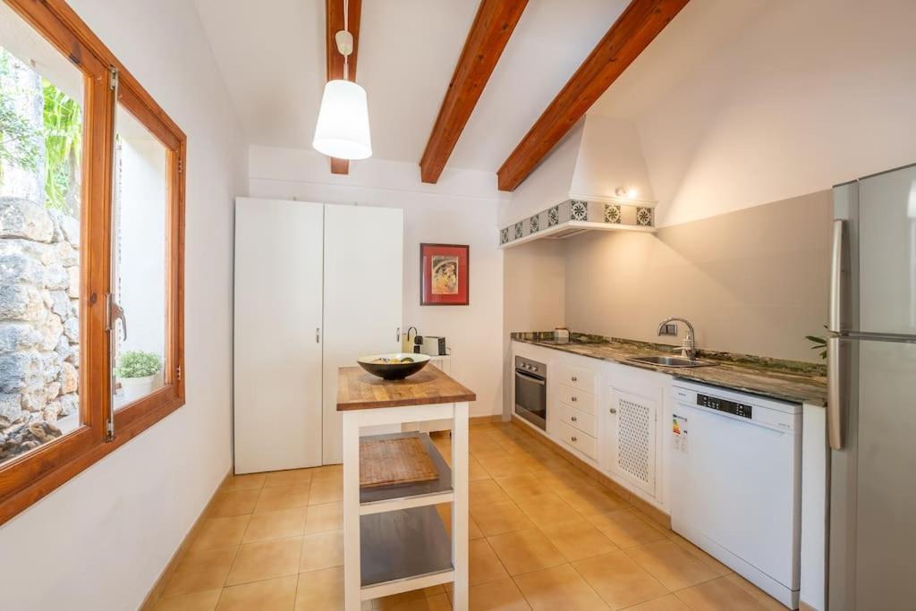 Casa Encantadora En Feriehus Cala Tuent